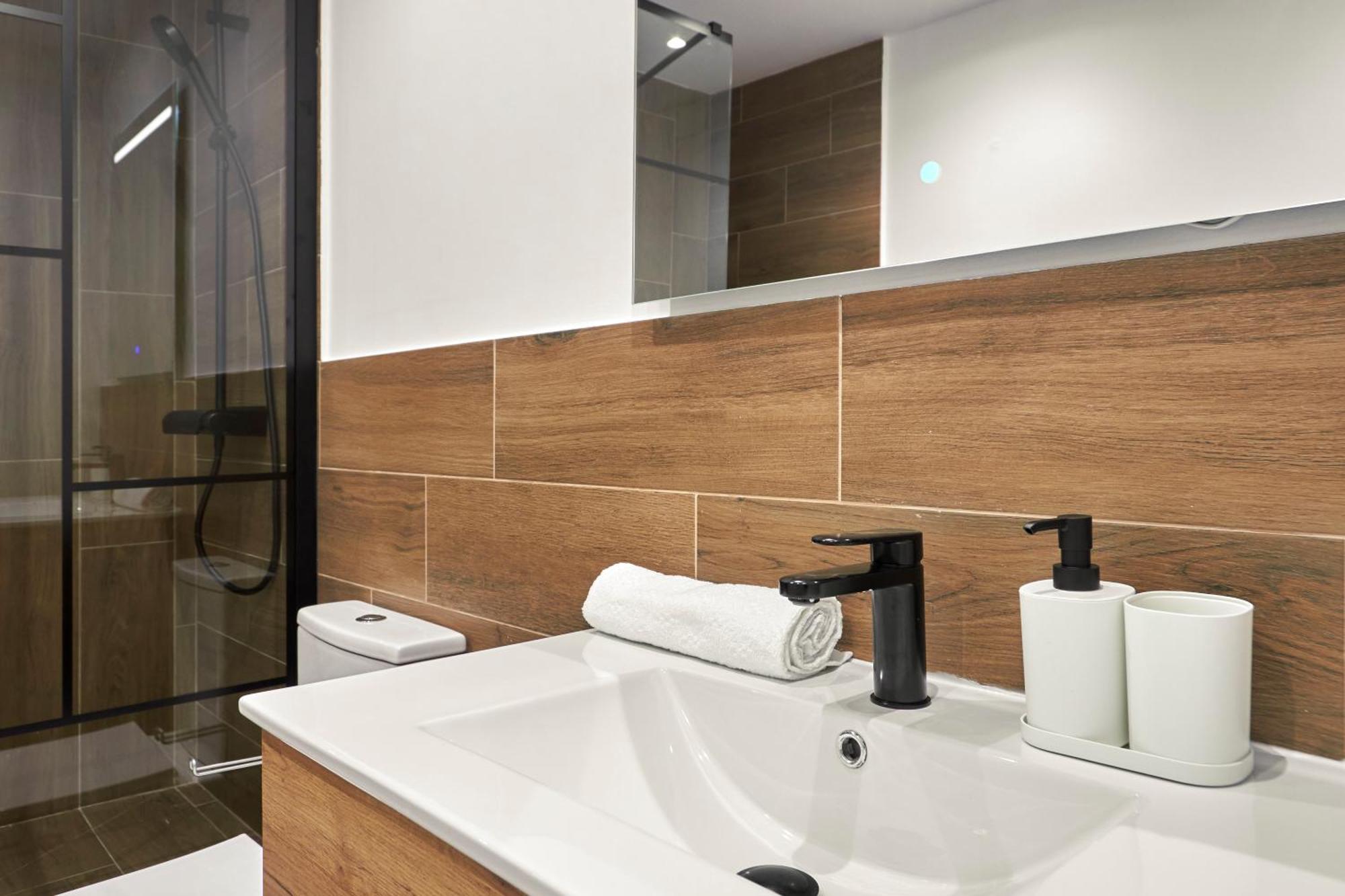 Comfortable Apartment Next To Apolo Theater บาร์เซโลนา ภายนอก รูปภาพ